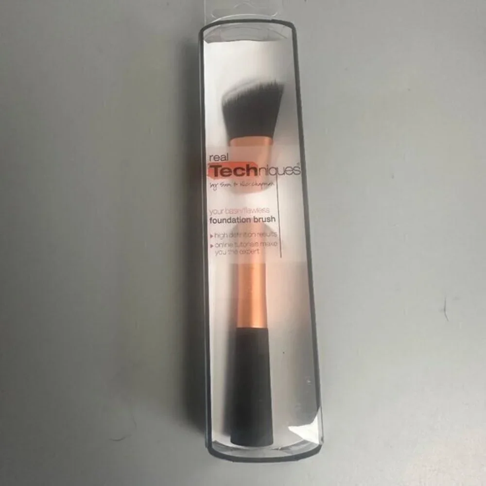 Real Techniques foundation Brush Rose Gold by Sam & Nic‎ Stage makeup high tech